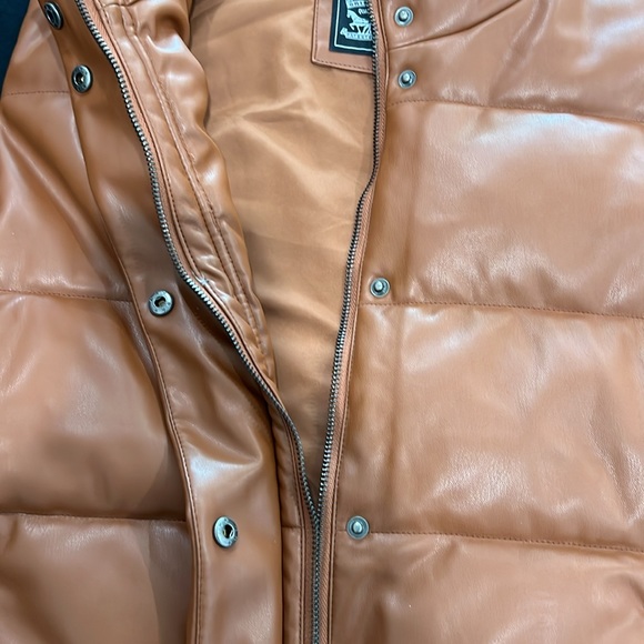 Women’s Levis oversized puffer vest-camel color size Small - Picture 6 of 7